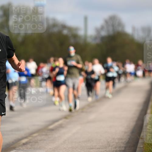 12.04.2026 - 45. Internationalen Wilhelmsburger Insellauf Dr. Thomas Lammeyer http://msf.ph/oto/9435095 12.04.2026 09:23:25 Laufen 45, 3435 meine-sportfotos.de