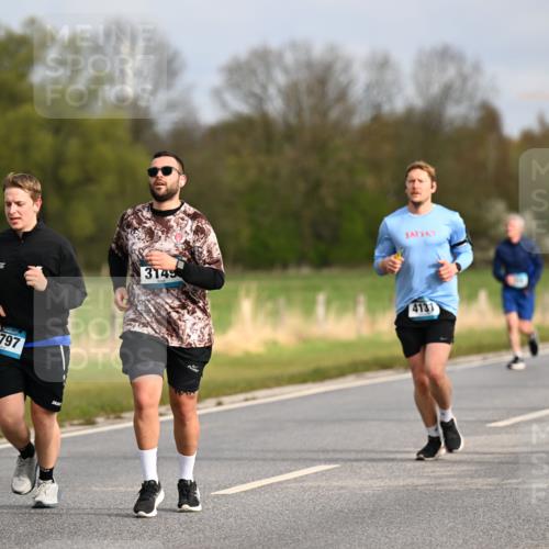 12.04.2026 - 45. Internationalen Wilhelmsburger Insellauf Dr. Thomas Lammeyer http://msf.ph/oto/9435115 12.04.2026 09:23:30 Laufen 2796, 2797, 3149, 4131, 93 meine-sportfotos.de