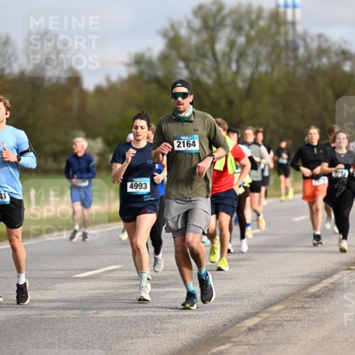 12.04.2026 - 45. Internationalen Wilhelmsburger Insellauf Dr. Thomas Lammeyer http://msf.ph/oto/9435116 12.04.2026 09:23:30 Laufen 4993, 4131, 2164, 3045 meine-sportfotos.de