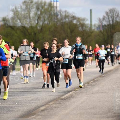 12.04.2026 - 45. Internationalen Wilhelmsburger Insellauf Dr. Thomas Lammeyer http://msf.ph/oto/9435128 12.04.2026 09:23:32 Laufen 155, 2978, 3223, 3045, 3044, 2880, 287, 16 meine-sportfotos.de