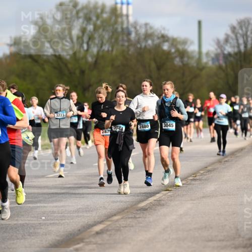 12.04.2026 - 45. Internationalen Wilhelmsburger Insellauf Dr. Thomas Lammeyer http://msf.ph/oto/9435129 12.04.2026 09:23:33 Laufen 3223, 155, 2978, 3044, 2880, 3045, 2879 meine-sportfotos.de