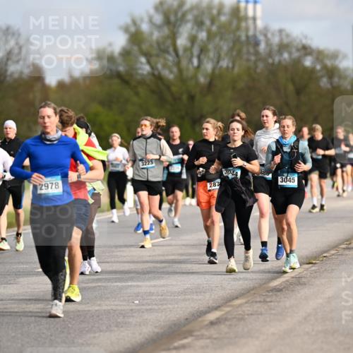 12.04.2026 - 45. Internationalen Wilhelmsburger Insellauf Dr. Thomas Lammeyer http://msf.ph/oto/9435132 12.04.2026 09:23:33 Laufen 3358, 4155, 2978, 3223, 287, 3044, 880, 3045 meine-sportfotos.de