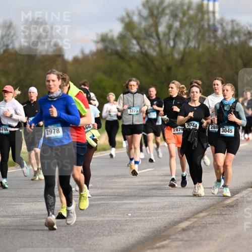 12.04.2026 - 45. Internationalen Wilhelmsburger Insellauf Dr. Thomas Lammeyer http://msf.ph/oto/9435134 12.04.2026 09:23:33 Laufen 54, 3223, 358, 155, 2978, 166, 3044, 288, 2879, 3045 meine-sportfotos.de