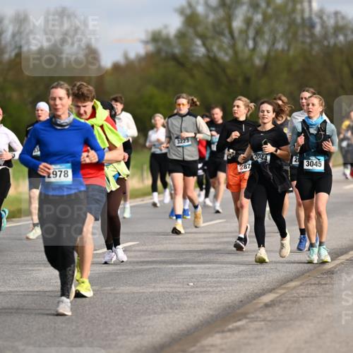 12.04.2026 - 45. Internationalen Wilhelmsburger Insellauf Dr. Thomas Lammeyer http://msf.ph/oto/9435137 12.04.2026 09:23:34 Laufen 155, 2978, 3223, 287, 3044, 3045 meine-sportfotos.de