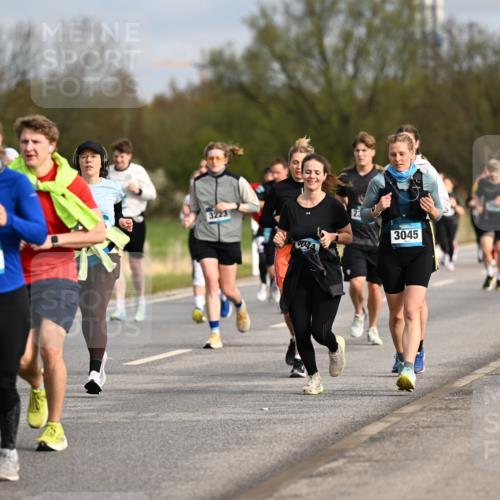 12.04.2026 - 45. Internationalen Wilhelmsburger Insellauf Dr. Thomas Lammeyer http://msf.ph/oto/9435141 12.04.2026 09:23:34 Laufen 155, 2978, 3223, 3045 meine-sportfotos.de