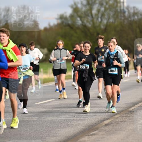 12.04.2026 - 45. Internationalen Wilhelmsburger Insellauf Dr. Thomas Lammeyer http://msf.ph/oto/9435142 12.04.2026 09:23:35 Laufen 3223, 2978, 3466, 3044, 2324, 3045 meine-sportfotos.de