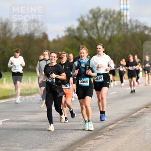 12.04.2026 - 45. Internationalen Wilhelmsburger Insellauf Dr. Thomas Lammeyer http://msf.ph/oto/9435146 12.04.2026 09:23:36 Laufen 3466, 3044, 2879, 2880, 3045 meine-sportfotos.de