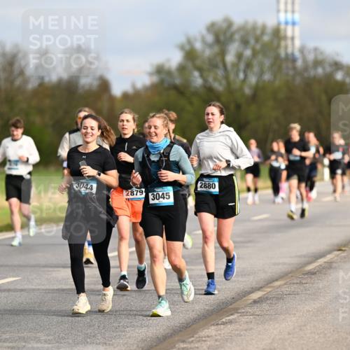 12.04.2026 - 45. Internationalen Wilhelmsburger Insellauf Dr. Thomas Lammeyer http://msf.ph/oto/9435150 12.04.2026 09:23:37 Laufen 3460, 3044, 2880, 2879, 3045 meine-sportfotos.de