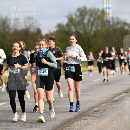 12.04.2026 - 45. Internationalen Wilhelmsburger Insellauf Dr. Thomas Lammeyer http://msf.ph/oto/9435153 12.04.2026 09:23:37 Laufen 3044, 3045, 2880 meine-sportfotos.de