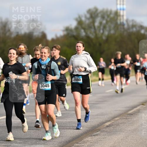 12.04.2026 - 45. Internationalen Wilhelmsburger Insellauf Dr. Thomas Lammeyer http://msf.ph/oto/9435154 12.04.2026 09:23:38 Laufen 304, 3045, 2880 meine-sportfotos.de