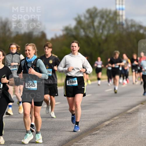 12.04.2026 - 45. Internationalen Wilhelmsburger Insellauf Dr. Thomas Lammeyer http://msf.ph/oto/9435157 12.04.2026 09:23:38 Laufen 3044, 3045, 24, 2880 meine-sportfotos.de