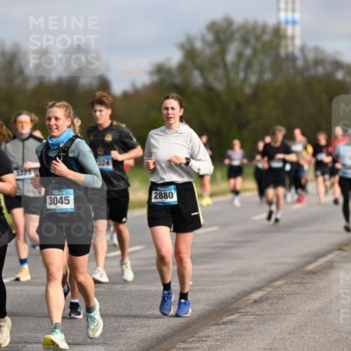 12.04.2026 - 45. Internationalen Wilhelmsburger Insellauf Dr. Thomas Lammeyer http://msf.ph/oto/9435158 12.04.2026 09:23:38 Laufen 3044, 3045, 324, 2880 meine-sportfotos.de