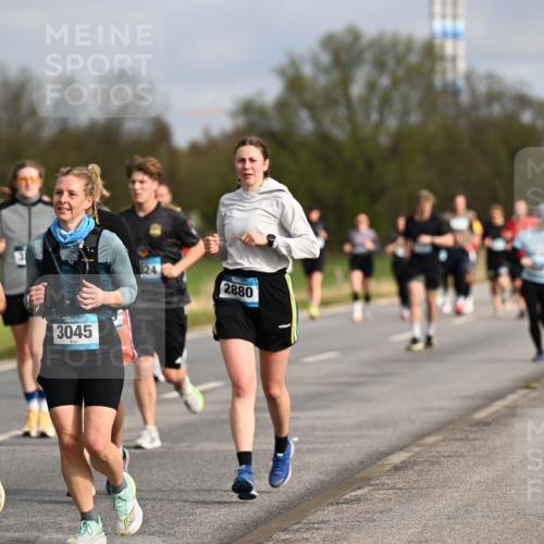 12.04.2026 - 45. Internationalen Wilhelmsburger Insellauf Dr. Thomas Lammeyer http://msf.ph/oto/9435159 12.04.2026 09:23:38 Laufen 3044, 3045, 124, 2880 meine-sportfotos.de