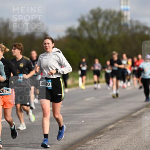 12.04.2026 - 45. Internationalen Wilhelmsburger Insellauf Dr. Thomas Lammeyer http://msf.ph/oto/9435162 12.04.2026 09:23:39 Laufen 3045, 2879, 2880 meine-sportfotos.de