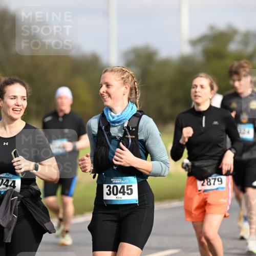 12.04.2026 - 45. Internationalen Wilhelmsburger Insellauf Dr. Thomas Lammeyer http://msf.ph/oto/9435168 12.04.2026 09:23:41 Laufen 3044, 3045, 2879, 2 meine-sportfotos.de