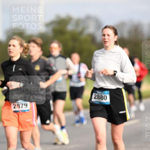 12.04.2026 - 45. Internationalen Wilhelmsburger Insellauf Dr. Thomas Lammeyer http://msf.ph/oto/9435172 12.04.2026 09:23:41 Laufen 2879, 2880 meine-sportfotos.de