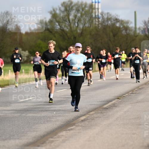 12.04.2026 - 45. Internationalen Wilhelmsburger Insellauf Dr. Thomas Lammeyer http://msf.ph/oto/9435186 12.04.2026 09:23:43 Laufen 372, 3194, 2905 meine-sportfotos.de