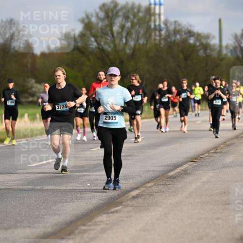 12.04.2026 - 45. Internationalen Wilhelmsburger Insellauf Dr. Thomas Lammeyer http://msf.ph/oto/9435190 12.04.2026 09:23:44 Laufen 3194, 3724, 2905, 3057 meine-sportfotos.de