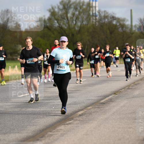 12.04.2026 - 45. Internationalen Wilhelmsburger Insellauf Dr. Thomas Lammeyer http://msf.ph/oto/9435191 12.04.2026 09:23:45 Laufen 3194, 372, 2905 meine-sportfotos.de