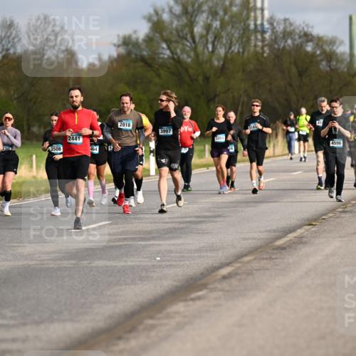 12.04.2026 - 45. Internationalen Wilhelmsburger Insellauf Dr. Thomas Lammeyer http://msf.ph/oto/9435207 12.04.2026 09:23:47 Laufen 330, 3508, 2441, 464, 2818, 3997, 3059, 6, 318, 459, 4597, 4215, 4596, 5352 meine-sportfotos.de