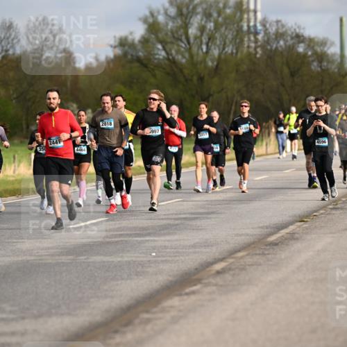 12.04.2026 - 45. Internationalen Wilhelmsburger Insellauf Dr. Thomas Lammeyer http://msf.ph/oto/9435210 12.04.2026 09:23:48 Laufen 230, 350, 244, 4464, 2818, 997, 3059, 56, 3187, 597, 4215, 4596, 2, 53 meine-sportfotos.de