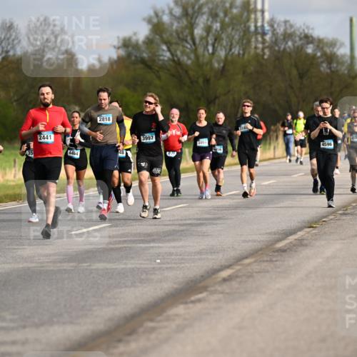 12.04.2026 - 45. Internationalen Wilhelmsburger Insellauf Dr. Thomas Lammeyer http://msf.ph/oto/9435212 12.04.2026 09:23:48 Laufen 35, 2441, 4464, 2818, 48, 3997, 4971, 3059, 4956, 318, 2215, 4597, 4596, 352, 471, 5319 meine-sportfotos.de