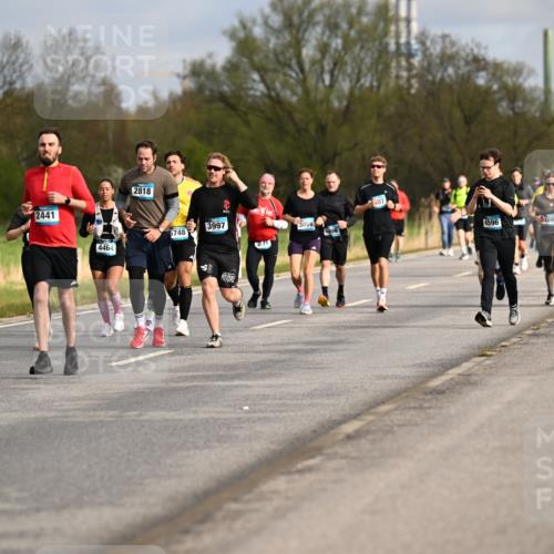 12.04.2026 - 45. Internationalen Wilhelmsburger Insellauf Dr. Thomas Lammeyer http://msf.ph/oto/9435214 12.04.2026 09:23:48 Laufen 230, 2441, 4464, 2818, 5748, 37, 3997, 3059, 4596, 1597, 4215, 352, 5319 meine-sportfotos.de