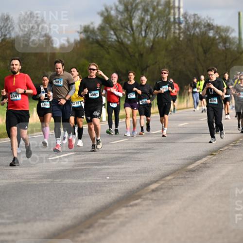 12.04.2026 - 45. Internationalen Wilhelmsburger Insellauf Dr. Thomas Lammeyer http://msf.ph/oto/9435215 12.04.2026 09:23:48 Laufen 2818, 3997, 3059, 2230, 2441, 4464, 5748, 3187, 97, 4215, 4596, 5352, 5319 meine-sportfotos.de