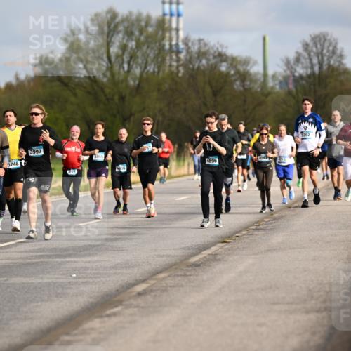12.04.2026 - 45. Internationalen Wilhelmsburger Insellauf Dr. Thomas Lammeyer http://msf.ph/oto/9435218 12.04.2026 09:23:49 Laufen 2818, 41, 446, 5748, 3997, 3059, 4596, 4597215, 5352, 5319, 16 meine-sportfotos.de