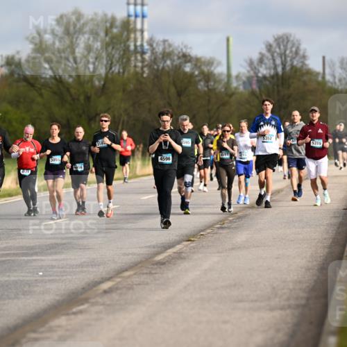 12.04.2026 - 45. Internationalen Wilhelmsburger Insellauf Dr. Thomas Lammeyer http://msf.ph/oto/9435219 12.04.2026 09:23:49 Laufen 2818, 5748, 997, 4971, 3059, 4956, 318, 4596, 1595, 4597, 4215, 5352, 47, 5319 meine-sportfotos.de