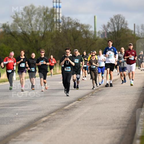 12.04.2026 - 45. Internationalen Wilhelmsburger Insellauf Dr. Thomas Lammeyer http://msf.ph/oto/9435220 12.04.2026 09:23:49 Laufen 2818, 5748, 3997, 4971, 3059, 4956, 187, 4596, 595, 1215, 5352, 5319, 471 meine-sportfotos.de