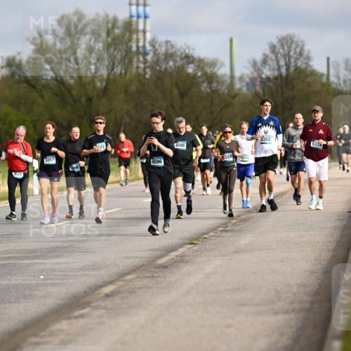 12.04.2026 - 45. Internationalen Wilhelmsburger Insellauf Dr. Thomas Lammeyer http://msf.ph/oto/9435222 12.04.2026 09:23:50 Laufen 2818, 5748, 395, 4971, 3059, 956, 97, 4596, 4595, 597, 215, 5352, 5319 meine-sportfotos.de