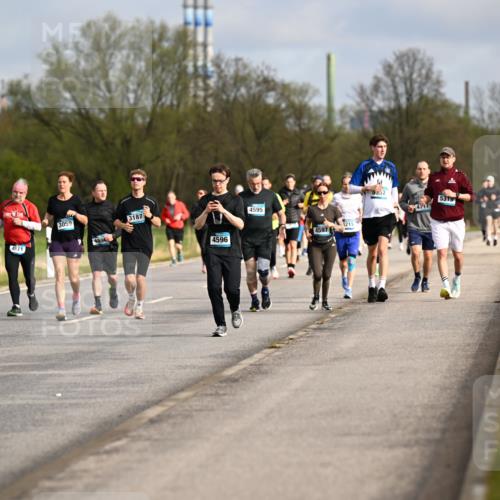 12.04.2026 - 45. Internationalen Wilhelmsburger Insellauf Dr. Thomas Lammeyer http://msf.ph/oto/9435223 12.04.2026 09:23:50 Laufen 8, 5748, 3997, 4971, 3059, 495, 3187, 4596, 4595, 1215, 4597, 5352, 5319, 4717 meine-sportfotos.de
