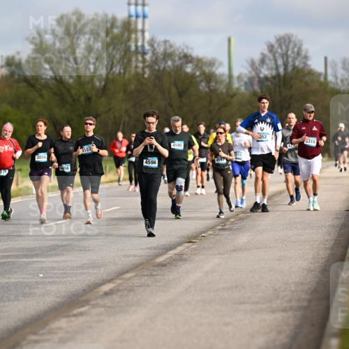 12.04.2026 - 45. Internationalen Wilhelmsburger Insellauf Dr. Thomas Lammeyer http://msf.ph/oto/9435225 12.04.2026 09:23:50 Laufen 5748, 3997, 4971, 3059, 4956, 3187, 4596, 4595, 1215, 4597, 352, 5319 meine-sportfotos.de