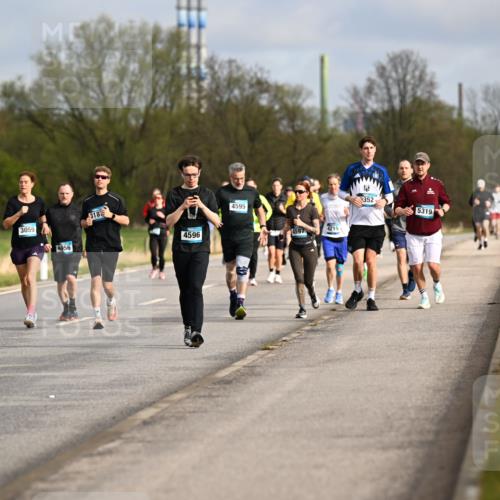 12.04.2026 - 45. Internationalen Wilhelmsburger Insellauf Dr. Thomas Lammeyer http://msf.ph/oto/9435230 12.04.2026 09:23:51 Laufen 3997, 574, 4971, 3059, 4956, 318, 4596, 4595, 4597, 4215, 352, 5319 meine-sportfotos.de