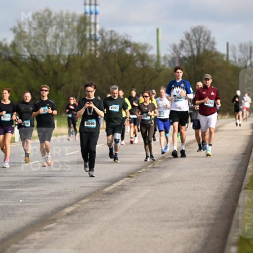 12.04.2026 - 45. Internationalen Wilhelmsburger Insellauf Dr. Thomas Lammeyer http://msf.ph/oto/9435231 12.04.2026 09:23:51 Laufen 3997, 4971, 3059, 4956, 87, 4596, 4595, 4215, 4597, 5352, 5319 meine-sportfotos.de