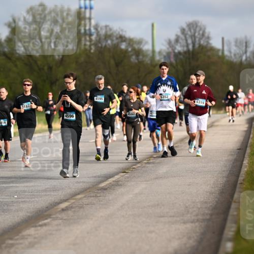 12.04.2026 - 45. Internationalen Wilhelmsburger Insellauf Dr. Thomas Lammeyer http://msf.ph/oto/9435235 12.04.2026 09:23:52 Laufen 4971, 3059, 4956, 3187, 4596, 4595, 4597, 4219, 5352, 5319 meine-sportfotos.de
