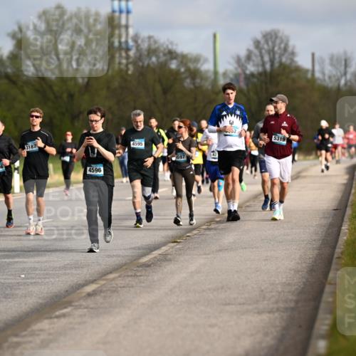 12.04.2026 - 45. Internationalen Wilhelmsburger Insellauf Dr. Thomas Lammeyer http://msf.ph/oto/9435236 12.04.2026 09:23:52 Laufen 3, 3059, 4956, 3187, 4596, 4595, 4597, 52, 5319 meine-sportfotos.de