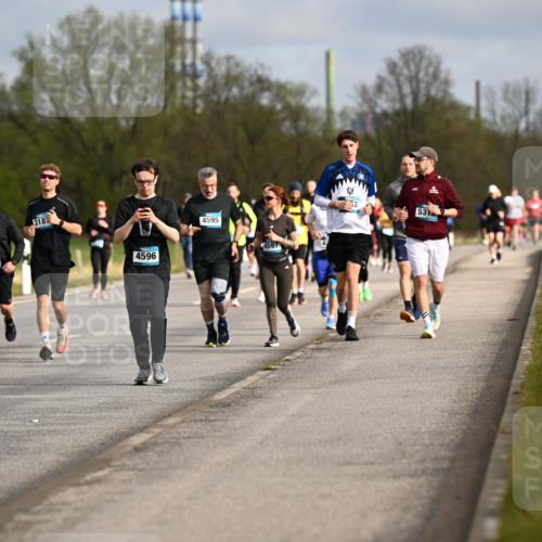 12.04.2026 - 45. Internationalen Wilhelmsburger Insellauf Dr. Thomas Lammeyer http://msf.ph/oto/9435237 12.04.2026 09:23:52 Laufen 971, 3059, 4956, 318, 4596, 4595, 531 meine-sportfotos.de