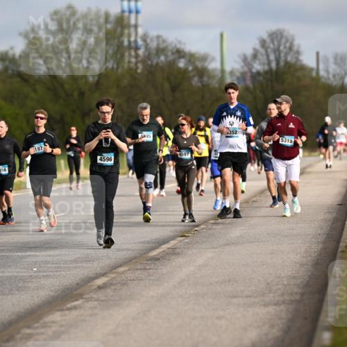 12.04.2026 - 45. Internationalen Wilhelmsburger Insellauf Dr. Thomas Lammeyer http://msf.ph/oto/9435238 12.04.2026 09:23:52 Laufen 4971, 3059, 4956, 187, 4596, 95, 4597, 5352, 5319 meine-sportfotos.de
