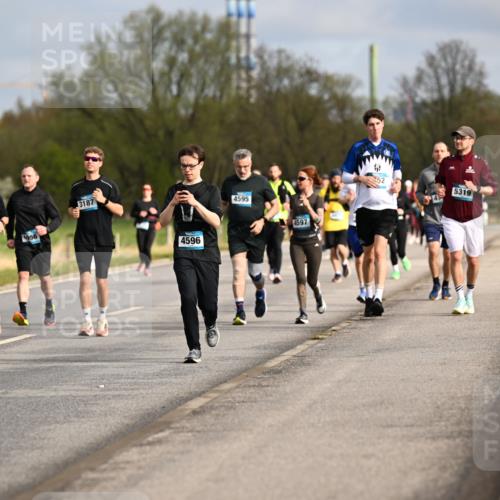12.04.2026 - 45. Internationalen Wilhelmsburger Insellauf Dr. Thomas Lammeyer http://msf.ph/oto/9435240 12.04.2026 09:23:53 Laufen 4971, 3059, 956, 3187, 4596, 4595, 4597, 52, 5319 meine-sportfotos.de