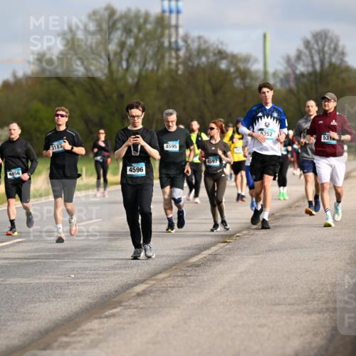 12.04.2026 - 45. Internationalen Wilhelmsburger Insellauf Dr. Thomas Lammeyer http://msf.ph/oto/9435241 12.04.2026 09:23:53 Laufen 3059, 4956, 3187, 4596, 4595, 4597, 5352, 531 meine-sportfotos.de