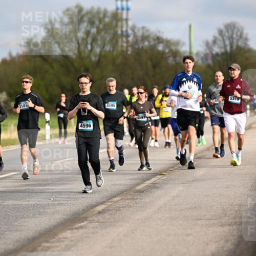 12.04.2026 - 45. Internationalen Wilhelmsburger Insellauf Dr. Thomas Lammeyer http://msf.ph/oto/9435246 12.04.2026 09:23:53 Laufen 3059, 4956, 3187, 4596, 4595, 4597, 47, 5319 meine-sportfotos.de