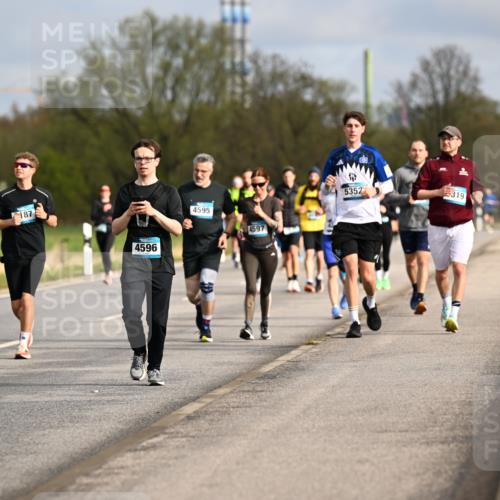 12.04.2026 - 45. Internationalen Wilhelmsburger Insellauf Dr. Thomas Lammeyer http://msf.ph/oto/9435249 12.04.2026 09:23:54 Laufen 3059, 1956, 187, 4596, 4595, 4597, 5352, 319 meine-sportfotos.de
