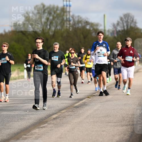 12.04.2026 - 45. Internationalen Wilhelmsburger Insellauf Dr. Thomas Lammeyer http://msf.ph/oto/9435250 12.04.2026 09:23:54 Laufen 3059, 1956, 3187, 4596, 4595, 4597, 5352, 5319 meine-sportfotos.de