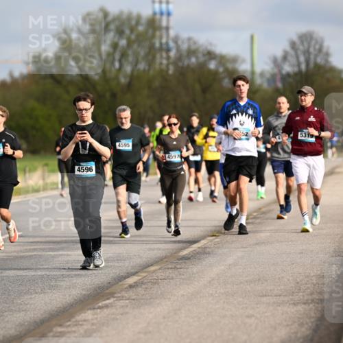 12.04.2026 - 45. Internationalen Wilhelmsburger Insellauf Dr. Thomas Lammeyer http://msf.ph/oto/9435252 12.04.2026 09:23:54 Laufen 3059, 187, 4596, 4595, 4597, 52, 5319 meine-sportfotos.de
