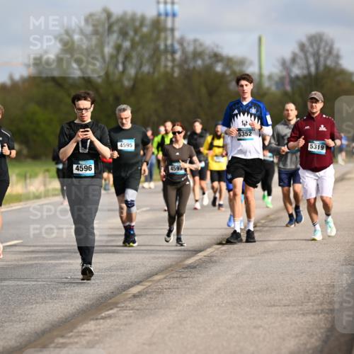 12.04.2026 - 45. Internationalen Wilhelmsburger Insellauf Dr. Thomas Lammeyer http://msf.ph/oto/9435253 12.04.2026 09:23:54 Laufen 87, 3059, 4596, 4595, 459, 5352, 5319 meine-sportfotos.de