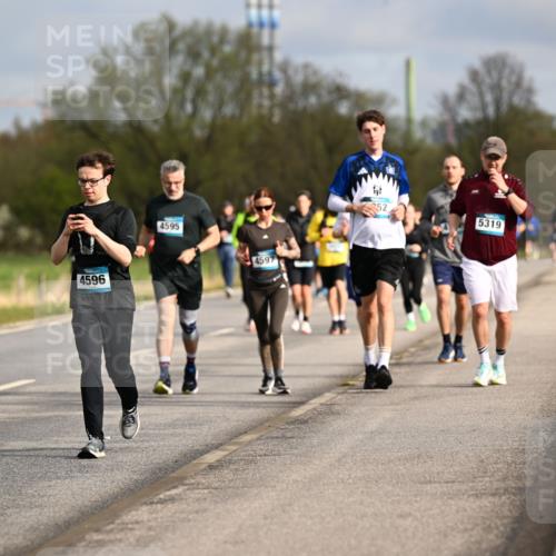 12.04.2026 - 45. Internationalen Wilhelmsburger Insellauf Dr. Thomas Lammeyer http://msf.ph/oto/9435254 12.04.2026 09:23:55 Laufen 59, 3187, 4596, 4595, 4597, 52, 5319 meine-sportfotos.de