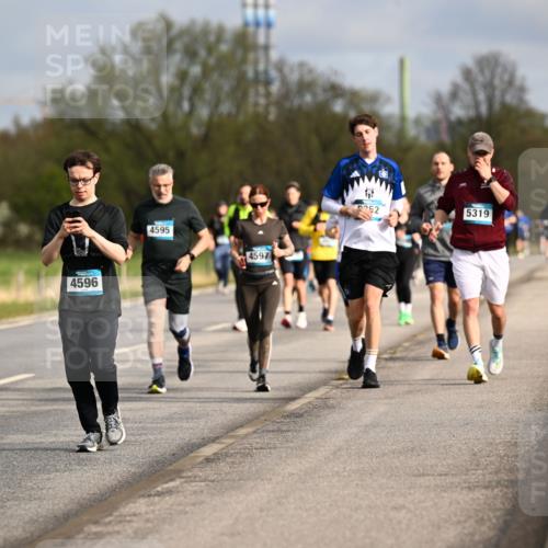 12.04.2026 - 45. Internationalen Wilhelmsburger Insellauf Dr. Thomas Lammeyer http://msf.ph/oto/9435255 12.04.2026 09:23:55 Laufen 3187, 4596, 4595, 4597, 5319, 52 meine-sportfotos.de