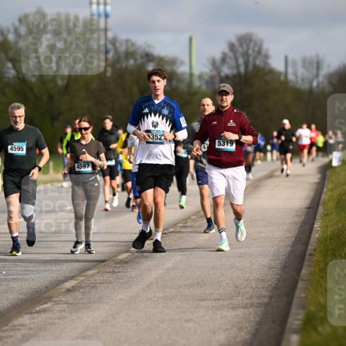 12.04.2026 - 45. Internationalen Wilhelmsburger Insellauf Dr. Thomas Lammeyer http://msf.ph/oto/9435257 12.04.2026 09:23:56 Laufen 4596, 4595, 4597, 5352, 5319 meine-sportfotos.de